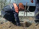 В МЧС отметили, что оперативно принятыми мерами прекращена работа всех 20 скважин, на месте аварии сооружено четыре ряда обваловочных укреплений, начаты мероприятия по переработке и очистке почвы