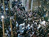Тысячи верующих собрались в храме Гроба Господня в Иерусалиме в ожидании схождения Благодатного Огня