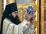 Благодатный Огонь из иерусалимского храма Гроба Господня привозят в Москву уже шестой раз