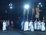 В храме Христа Спасителя в Москве совершается праздничное пасхальное богослужение