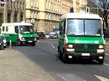 В Германии вечером в воскресенье полицейский спецназ обезвредил вооруженного преступника, пытавшегося захватить в Берлине рейсовый автобус с 4 заложниками