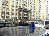 В старое здание Госдумы на Охотном Ряду, напротив гостиницы "Москва", через центральный подъезд сегодня днем, около 13:15 по московскому времени, проник человек без документов