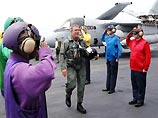 Президент США Джордж Буш, выступая на палубе авианосца Abraham Lincoln, объявил об окончании войны в Ираке