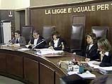 Сильвио Берлускони, первый итальянский премьер-министр, представший перед судом, и еще четыре человека обвиняются в подкупе судей с целью повлиять на продажу продовольственной компании SME