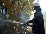 Жители деревень и поселков создают добровольные пожарные дружины, которые предпринимают дополнительные меры безопасности, в том числе строят так называемые минерализованные полосы вокруг населенных пунктов, прилегающих к лесным массивам Жители деревень и поселков создают добровольные пожарные дружины, которые предпринимают дополнительные меры безопасности, в том числе строят так называемые минерализованные полосы вокруг населенных пунктов, прилегающих к лесным массивам