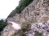 В горах на юге Чечни обнаружен бункер, где заседали Басаев и Масхадов В горах на юге Чечни обнаружен бункер, где заседали Басаев и Масхадов