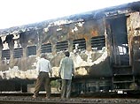 По меньшей мере 38 человек погибли и 15 - пострадали в результате пожара в поезде на севере Индии