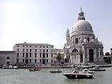 Началась операция по спасению шедевра под открытым небом - Венеции   