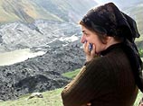 В настоящее время в Кармадонском ущелье из нескольких десятков добровольцев, участвовавших в поисковых работах в месте схода ледника, осталось лишь 15 человек В настоящее время в Кармадонском ущелье из нескольких десятков добровольцев, участвовавших в поисковых работах в месте схода ледника, осталось лишь 15 человек
