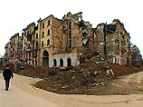 Как сообщает корреспондент НТВ, обстановка в крупных городах Чечни, в том числе и в Грозном, остается весьма сложной Как сообщает корреспондент НТВ, обстановка в крупных городах Чечни, в том числе и в Грозном, остается весьма сложной