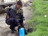 Боевики в Чечне захватили двух милиционеров, требуя освободить женщин, подозреваемых в причастности к теракту на Дубровке Боевики в Чечне захватили двух милиционеров, требуя освободить женщин, подозреваемых в причастности к теракту на Дубровке