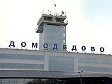 Туристы перекрыли выход из зала ожидания аэропорта Домодедово