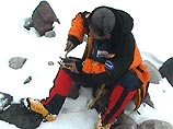 Альпинист Максим Шакиров и двое его друзей намерены встретить наступление нового века на вершине Эльбруса, на высоте 5642 метров