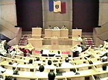 Досрочные парламентские выборы назначены на 25 февраля 2001 года, однако сегодняшний указ вступает в силу 12 января 2001 года. Именно с этого дня парламент считается распущенным