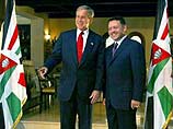 Первым, с кем провел переговоры президент США сразу по прибытии в Акабу, стал король Иордании Абдалла II.