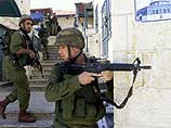 он указал, что Израиль продолжает проводить военные операции на палестинских территориях, и потребовал от США вмешаться в происходящие события