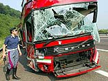 В Италии в автоаварии погибли шесть граждан Молдавии, 38 человек - туристы из Германии и Молдовы - получили ранения. Как сообщает местная дорожная полиция, автокатастрофа произошла сегодня утром в тоннеле Сант Агостино