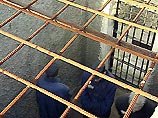 Мы собираемся выпустить почти треть из нынешнего миллиона заключенных, - заявил министр юстиции Мы собираемся выпустить почти треть из нынешнего миллиона заключенных, - заявил министр юстиции