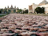 7000 голых испанцев заснял в Барселоне американский фотограф Спенсер Туник, известный своими съемками толп обнаженных людей