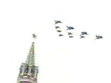 В час дня летчики Центра показа авиатехники имени Кожедуба пролетели пилотажным порядком под названием "пирамида" с выходом на так называемую "горку" В час дня летчики Центра показа авиатехники имени Кожедуба пролетели пилотажным порядком под названием "пирамида" с выходом на так называемую "горку"
