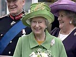 В Великобритании в субботу отмечается день рождения королевы Елизаветы II которой исполняется 77 лет. Королева появилась на свет 21 апреля 1926 года, однако, по традиции каждый год ее очередной день рождения празднуется во вторую субботу июня