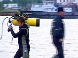 В понедельник водолаз МЧС попытается извлечь из Волги тело женщины, которая погибла при падении в реку вертолета Ми-2