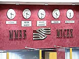 На сессии с расчетами "сегодня", которая уже завершилась, во вторник доллар снизился на 8,09 копейки по сравнению с результатом предыдущих утренних торгов в среду и составил 30,3821 рубля На сессии с расчетами "сегодня", которая уже завершилась, во вторник доллар снизился на 8,09 копейки по сравнению с результатом предыдущих утренних торгов в среду и составил 30,3821 рубля
