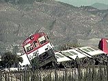 В результате столкновения поезда и автомобиля на юго-востоке Испании, около города Лорка, погибло 12 человек
