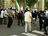 Вторая за день попытка самосожжения предпринята в среду в Париже в знак протеста против массовых арестов среди иранских моджахедов во Франции