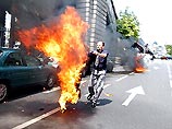 Пятница стала третьим днем самосожжений в Европе. Перед посольством Франции в Лондоне еще два иранца предприняли попытки самосожжения