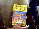 Ровно в полночь в Лондоне были проданы первые экземпляры новой книги о похождениях юного волшебника Гарри Поттера под названием "Гарри Поттер и Орден Феникса".