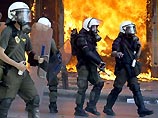 Антиглобалисты подожгли "МакДональдс" в Салониках