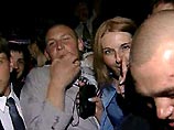 Во время выпускного вечера в ночь с понедельника на вторник в школе N1 поселка Какошкино Нарофоминского района подвыпившие выпускники избили трех сотрудников Апрелевского городского отделения милиции Во время выпускного вечера в ночь с понедельника на вторник в школе N1 поселка Какошкино Нарофоминского района подвыпившие выпускники избили трех сотрудников Апрелевского городского отделения милиции