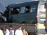 В дежурной части МВД Дагестана сообщили, что в среду около 16:30 по московскому времени севернее Махачкалы на федеральной трассе "Кавказ" произошла авария. Столкнулись грузовик "КамАЗ" и микроавтобус "Газель"