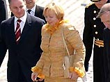 Британская и российская пресса о костюме Людмилы Путиной на встрече с королевой Британская и российская пресса о костюме Людмилы Путиной на встрече с королевой