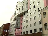 Жильцы дома номер 4 по Большому Каретному переулку в Москве выступают против столичного ГУВД. Из-за того, что милиция строит рядом особняк, в окна их домов перестал попадать солнечный свет Жильцы дома номер 4 по Большому Каретному переулку в Москве выступают против столичного ГУВД. Из-за того, что милиция строит рядом особняк, в окна их домов перестал попадать солнечный свет