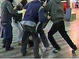 В оздоровительном лагере под Екатеринбургом дети нанюхались клея и устроили побоище В оздоровительном лагере под Екатеринбургом дети нанюхались клея и устроили побоище