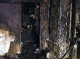 Пожар, который произошел накануне, тушили три отделения пожарных. На месте сгоревшего дома найдены останки четырех погибших Пожар, который произошел накануне, тушили три отделения пожарных. На месте сгоревшего дома найдены останки четырех погибших