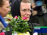140 родственников погибших россиян, а также члены делегации Башкирии со свечами в руках прошли от городской ратуши Юберлингена к окраине города