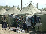 В Москве заявляют, что гуманитарные организации отказывают в помощи беженцам, переезжающим в Чечню