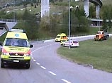В Швейцарии автомобиль упал с моста - 2 человека погибли, не менее 8 ранены В Швейцарии автомобиль упал с моста - 2 человека погибли, не менее 8 ранены