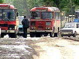 В Октябрьском районе Грозного неизвестные вооруженные лица под угрозой применения оружия завладели рейсовым автобусом ПАЗ
