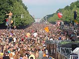 В этом шествии по улицам Берлина любителей техно-музыки, как ожидается, примут участие, как ожидается 750 тысяч человек
