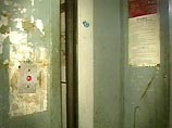 Неожиданно кабина лифта застряла между этажами Неожиданно кабина лифта застряла между этажами