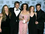 Популярный сериал "Шесть футов под землей" телекомпании HBO стал лидером по числу номинаций он претендует на 16 премий Emmy. Сериал уже удостоин премии  "Золотой Глобус-2002"