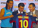 Роналдинью получил в "Барселоне" номер "10"