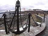 Североморцы не прекращают траурную вахту на месте гибели "Курска" Североморцы не прекращают траурную вахту на месте гибели "Курска"
