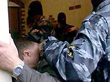 Бойцы СОБРа по ошибке ворвались не в тот дом, избили хозяина и застрелили его собаку Бойцы СОБРа по ошибке ворвались не в тот дом, избили хозяина и застрелили его собаку