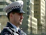 Австралийские полицейские из штата Виктория отсудили право носить такие же длинные волосы, как и их коллеги - женщины
