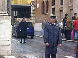 Повсюду дежурят полицейские патрули и карабинеры, ужесточена проверка багажа Повсюду дежурят полицейские патрули и карабинеры, ужесточена проверка багажа